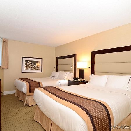 Albert At Bay Suite Hotel Ottawa Room photo